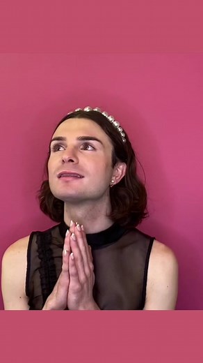 A little singing gender euphoria for y’all ❤️🌈 #trans #queer #musicaltheatre