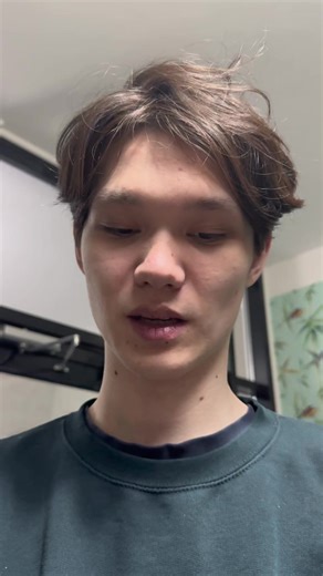 как обычно Кубик Рубика — это одна из самых известных и популярных головоломок в мире. Он представляет собой механическую игрушку в форме куба, каждая сторона которого состоит из девяти маленьких квадратов разных цветов. Основная задача игрока — вращая грани кубика, вернуть его в исходное состояние, при котором каждая сторона имеет один одинаковый цвет. Несмотря на кажущуюся простоту, решить кубик Рубика без определённых знаний и алгоритмов бывает довольно сложно. Эта головоломка была изобретена