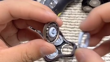 飞利浦剃须刀刀头的拆卸