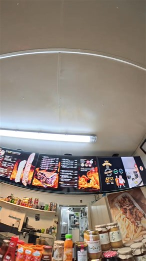 Stworzyłem własnego kebaba, o którego jakość walczyłem i który udoskonalałem przez długi czas. Dziś to hit, o którym będzie głośno w całej Wielkiej Brytanii. Ten kebab podbije całą Wielką Brytanię#. Lata pracy. Jeden kebab. Cała Wielka Brytania o nim usłyszy#. Wielka Brytania nie jest gotowa na tego kebaba#. | Polski Kebab