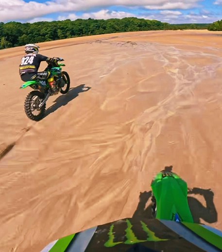 250cc Dirtbike Beats 450cc in Start Race