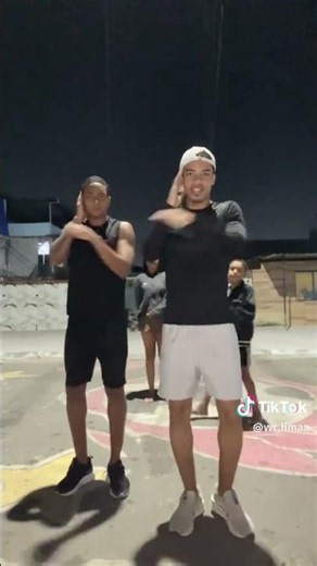 Sarra pra esquerda 😅 - #tiktok #dancinhasdotiktok #viral #trending #fyd #trend