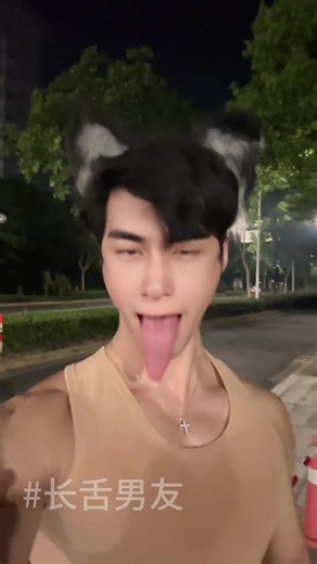 Extraordinary appearance, strong bones, abundant muscles, chest muscles, thin muscles, contrast