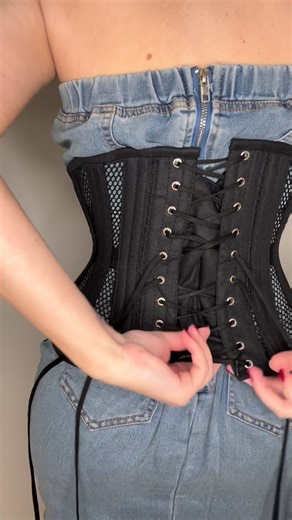 Say hello to Jolie — our short mesh corset designed to snatch the waist and elevate your whole look.�Just 9" long, she's breathable, flattering, and ridiculously easy to style. Waist-defining comfort? Yes please. 💕 🚨 New to corsetry? Not sure about sizing?�We’re here to help! 💕 Whether you're picking your first corset or just need fit advice, we are always happy to assist. 📩 DM us or email: info@glamorouscorset.com�Let’s find your perfect fit! 😊 . . . #glamorouscorset #underbust #steelboned