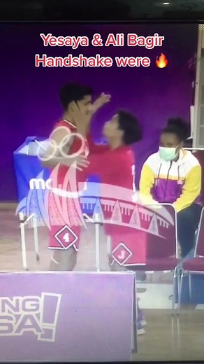 Kalo Handshake versi kalian gimana nih?? 🤪 #fyp #foryourpage #viral #basketindo #GauthmathPower #ponpapua2021 #motionsportindonesia #fypシ