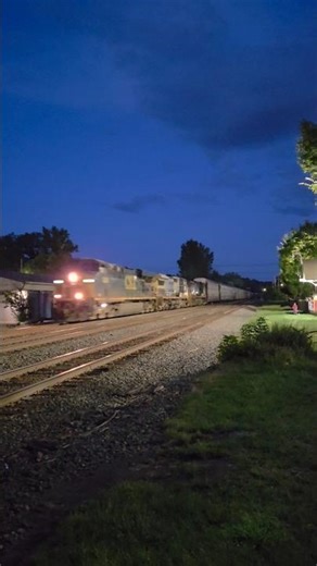 Large Autorack Train With CSX 7836 (C40-8W) Trailing. 08/02/2025 #train #csxtransportation