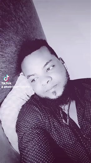 Video's van Uncle frank 🇳🇱 (@uncl.frank) met Financial Woman - Phyno