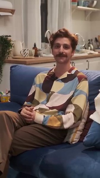 Când te încurci un pic și nu vezi diferența între card cadou și voucher, nu-i nimic. Te descurcă Anton. 🎫 🎁 | eMAG