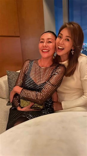 RIKACO on Instagram: ". 笑うって最高！女友達も最高！ #❤️ @shiho_style 昨日のパーティーにて🫶 #まだまだこれから #素敵に歳を重ねよう カメラは @lesliekeesuper 流石👍私達を可愛く撮ってくれた😘"