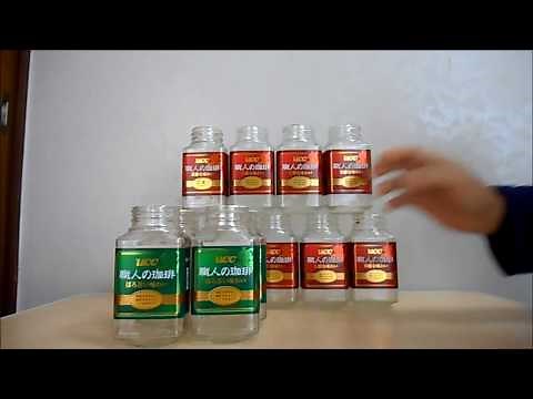 コーヒーの空き瓶を積み上げ、消費量を実感。そこでコーヒーを飲む