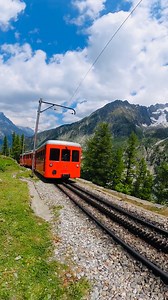 Vivez l'essence des Alpes avec le train du Montenvers 😍😍 #chamonix #montenvers #hautesavoie Département de la Haute-Savoie Chamonix-Mont-Blanc | Mont-Blanc Natural Resort