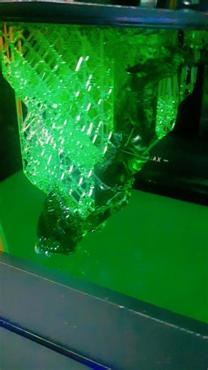 begift on Instagram: "VAMOS A NOVIDADES? 91% de uma impressão 3D em RESINA! 🆕🆕🆕🆕 É ISSO MESMO, entramos no mundo da resina... Uma impressão 3D mais limpa e detalhada para trabalhos mais delicados... Qualidade estética e precisão técnica superiores! ✅ Alta Resolução e Detalhamento ✅ Superfície Ultra-Lisas ✅ Isotropia (peças de resina são quimicamente ligadas de forma uniforme. Isso significa que elas têm a mesma resistência em qualquer direção) ✅ Vedação e Impermeabilidade Esta técnica é ótim