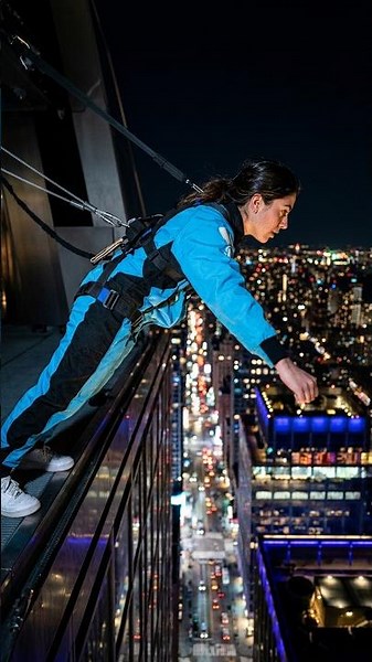 Leaning Off The Edge Of A NYC Skyscraper! 😱
