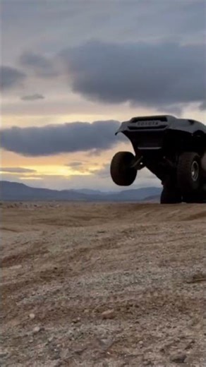 Prerunner sending it in ocotillo #toyota #4runner