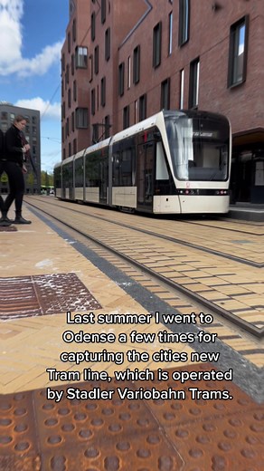 The new Tram line in Odense opened last summer and replaced the old bus lines between Odense station and the University where the Tram line goes through the big Campus area nearby the new Odense University Hoapital which will also get its own two Tram stations. #letbane #letbanen #letbaneodense #odense #fyn #stadler #stadlertram #stadlervariobahn #trams #tramlines #byenibevægelse #odeon #sporvej