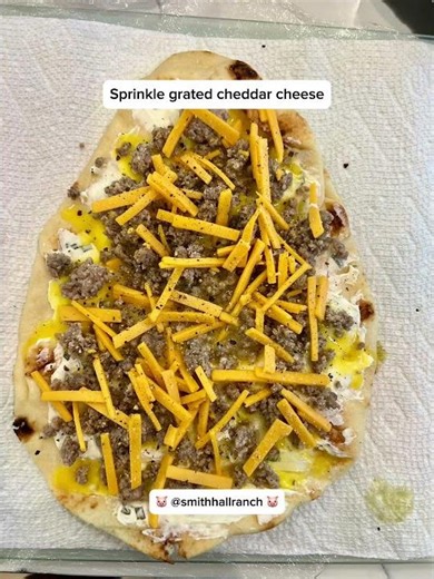 Smith Hall Recipes: Naan Breakfast Pizza