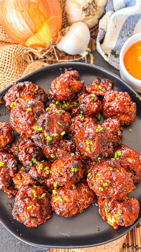 Pooja Jhunjhunwala on Instagram: "Crispy Air Fryer BBQ Cauliflower Wings 🔥 Comment *recipe* or *wings* & I’ll DM you the recipe! If you’re not following me Instagram won’t allow the DM! Or you can get from my website 💗 These are the ultimate BBQ Cauliflower wings recipe! They’re super crispy and crunchy made in the air fryer. I don’t use a dipping and coating technique rather a shaping technique and I think that’s a game changer! The BBQ sauce is spicy and sweet and adds so much to this! Serve