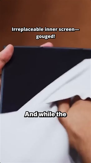 😱 Durability fail alert! Can you believe this screen protector? 🤦‍♂️ #TechFails #Samsung