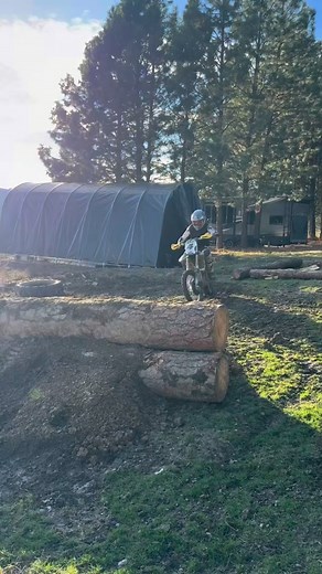 @rickycarmichael ready for his @enduro_cross debut! 😂 Ran out of talent at the end! It’s been a few years but so far I’ve had 15 min of EX practice and the @enduroengineering @triumphamerica 450 feels pretty good! Hope to see everyone at Everett! 🎥 @george_dumars_211 | Ricky Russell