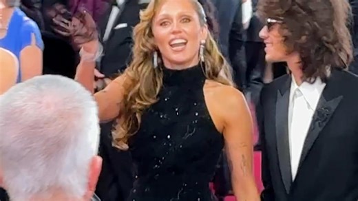 Miley Cyrus looks gorgeous with sparkling black dress on Oscars red carpet