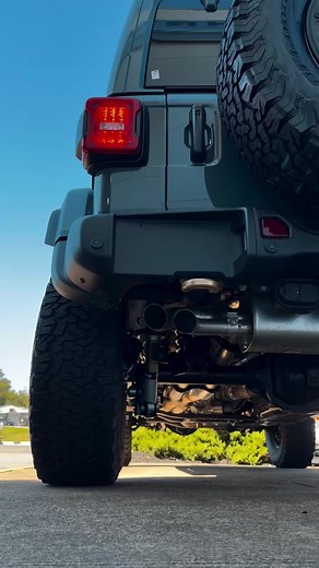 392 Jeep Wrangler Startup: Raw Engine and Endless Adventure