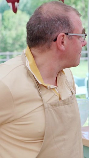 When you know there's snacks in the fridge #bakeoff #GBBO