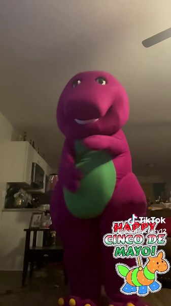Barney has a fiesta for cinco de mayo! #barney #barneyandfriends #barneythedinosaur #barneythepurpledinosaur #barneyandthebackyardgang #cincodemayo #mattel #fyp