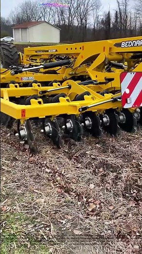 Farming Powerhouses: Crawler Tractor & Hydraulic Grader