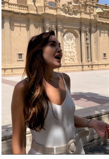 🫣¿Esto es una jota? Paseaba por Zaragoza, y esto resonaba en mi cabeza… • • • #zaragozaspain #zaragozatiktok #anacorbel #viral #zaragoza #jota #virgendelpilar #cantante #cantando