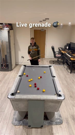 Potting the 8ball from the break is rather hard to do…. 🎱 #8ballpool #bigbreaking