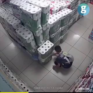 そういえば、Twitterで日本に興味を持ってくれて、日本旅行を計画してる海外ニキにひとつだけ重要なことを伝えておきたい。日本では、他の先進国と比べても放火の罪が非常に重い。これは、木造住宅が多く、ひとたび火がつけば広範囲に延焼して大きな被害をもたらすという文化的背景が大きい。現在の日本の法律では、人が住んでいる建物に放火した場合の量刑は、死刑or無期懲役or5年以上の懲役。他の国では、その放火によって結果的に死傷者が出たら量刑が跳ね上がるってケースが多い。だけど、日本の場合は結果を待たずして、建物に火をつけた時点で法律上は死刑の可能性が出てくる。もし、日本旅行の際に魔が差したとしても、放火だけはやめておいたほうがいい。