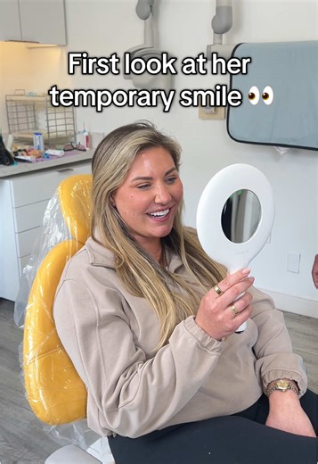 Miley Cyrus' Stunning Temporary Veneers: A First Look