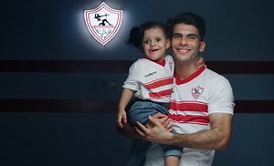 926K views · 10K reactions | ساب بيت أهله وهو صغير وفضل 7 سنين بيلعب حافي وصلاح نصحه يخلع والقيعي قاله خش هتجيبك.. صندوق أسرار أحمد زيزو | 1 Million Rules | Facebook