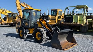 It's #WheelLoaderWednesday! Check out this 2016 JCB 407 Wheel Loader selling for $59,000 (USD)! 👉👉 https://ow.ly/xrAS50PlMOk ✅ 879 Hours, Auxiliary Hydraulics, Hydraulic Coupler, 1-yard Bucket, and More! Call Weaco Equipment Today! 📞 (610) 652-7034 📍 Womelsdorf, Pennsylvania #MachineryTrader #MachineryTraderListings #WheelLoader #WheelLoaderForSale #JCB #UsedConstructionEquipment | Machinery Trader