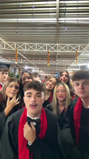 FORMANNDOOO (SOMOS AMIGOS DE ESCOLA E FORMANDOS) | Edu