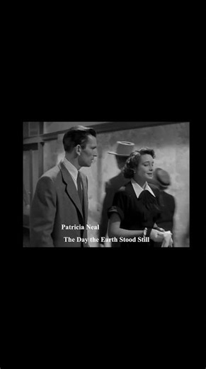 How Patricia Neal Stole the Show From a Giant Robot #oldmovies #scifi #vintageclassics