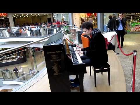 Very spontaneous Piano Flashmob Medley in Allee-Center by Thomas Krüger – (Kicked out by Security)