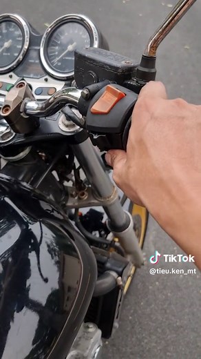 Review of the Honda CB400 Vtec1