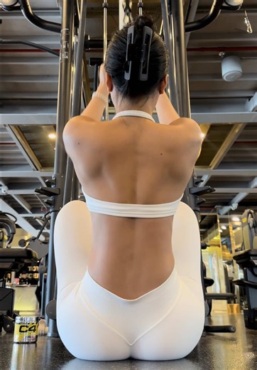 Achieve Hourglass Body and Toned Back with C4 Energy