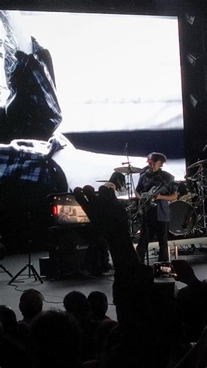Un momento emotivo, por primera vez en Colombia @Tom Morello interpretando like a stone de Audioslave en memoria de Chris Cornell. @Páramo Presenta #tommorello #tommorello🎸 #guitar #rock #likeastone
