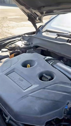 How To Add Engine Oil Without A Funnel #cars #CarMaintenance #EngineOil #DIYCarRepair #CarTips #AutomotiveHacks #NoFunnelNoProblem #CarCare #EngineCare #CarRepairTips #MechanicTips #CarHacks #Toyota #Ford #Honda #Chevrolet #SyntheticOil #ConventionalOil #FacebookReels #ReelsVideo #FYP | Xpert Auto Repair Workshop