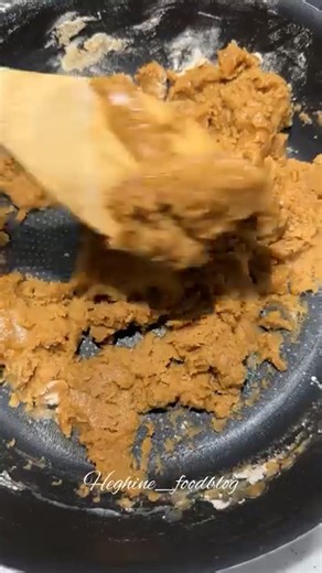 ⭐️💖🇦🇲 ARMENIAN HALVA 🇦🇲💖⭐️ We are making festive halva for Terendez / Trndez. 🤗 The main symbol of the holiday is the bonfire, over which young people jump, while the elders throw wheat and hemp seeds on them. In the past, it was believed that during this ritual, the fire symbolizes the energy of renewal and new life. After the young people, the elders and childless women jump over the fire, and at the end, everyone joins hands in a circle dance around the fire. ✨INGREDIENTS 300g flour 15