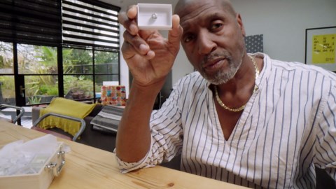 How this Guy Makes the World’s Smallest Handmade Sculptures