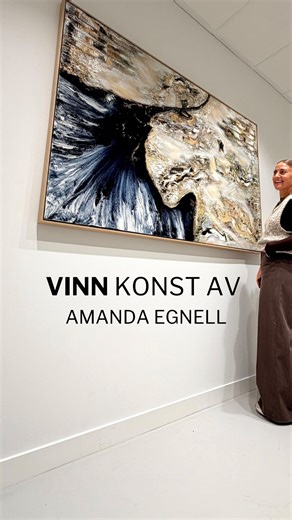 Amanda Egnell / Konstnär i Göteborg Abstrakt konst on Instagram: "TÄVLING 🤍 Vinn ett valfritt Fine Art Print Vad tycker du att min senaste tavla ska heta? Målningen skildrar en vy över Göteborg sedd från ett fågelperspektiv, där stadens konturer och närheten till vattnet fångats från ovan. Så tävlar du: 1. Skriv ditt namnförslag i kommentaren. 2. Tagga 1 vän som du tror skulle uppskatta min konst. Vill du öka chansen att vinna? Dela gärna reelen i din story 🤍 Vinnaren får välja ett valfritt Fi