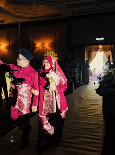 2025 was a year full of heartbreaks and blessings: 1. I lost my father 2. Resigned 3. My health detoriarated 4. Got a new job alhamdulillah 5. Explored a totally new area of work 6. Graduated from Oxford 7. Said YES to my husband 8. Got Married A lot ot changes, a lot of heartaches and a lot of blessings. 2025 was a wild card indeed. Alhamdulillah for everything #CapCut #foryou #fyp #foryoupage