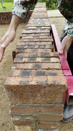 DIY Brick Wall Tutorial: How to Ensure Each Layer is Flat with a Metal Ruler