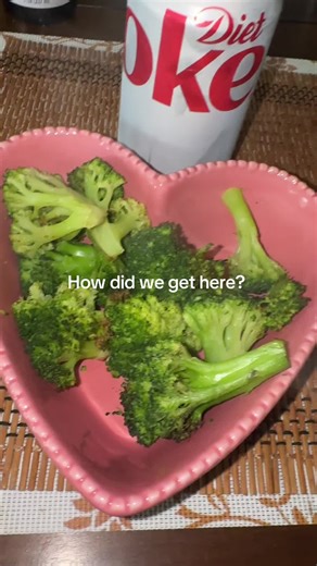 User1240 (@denisaurousrex)’s video of how did we get here