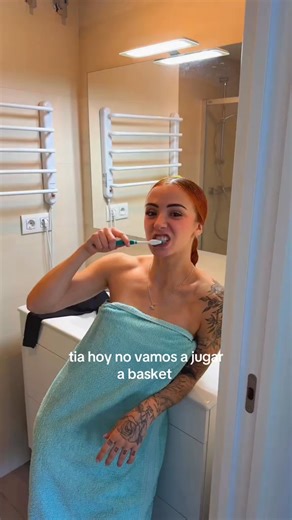 siempre con mi @Mazda RomaKuruma 🚘❤️jaajaj🏀 mándaselo a esa persona🫵🏻 #Basket #piscina #fyp #basketball #ootd | Ari Geli