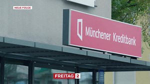 Neuer ORF 2-Krimi - 'Die Chefin': Auf dem Weg zur Arbeit gerät Kommissarin Vera Lanz in einen Albtraum. Zufällig fällt ihr ein Mann auf, der eine Frau in eine Bankfiliale zerrt. Als sie helfend eingreifen will, blickt die Kommissarin in den Lauf einer Waffe und wird in einen Banküberfall mit Geiselnahme verstrickt. Was Vera nicht ahnt: Der Täter hat am Morgen bereits einen Menschen erschossen. Während ihre Kollegen Böhmer und Murnau mit Ermittlungen zu dem Mordfall beginnen, versucht Vera den hö
