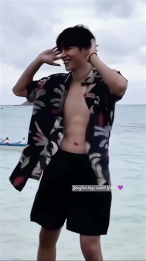 v dancing in Hawaii #v #bts #taehyung #kimtaehyung #kim #viral #trending #trend #dance #short